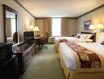 Days Inn & Suites Traverse City 03.[1]